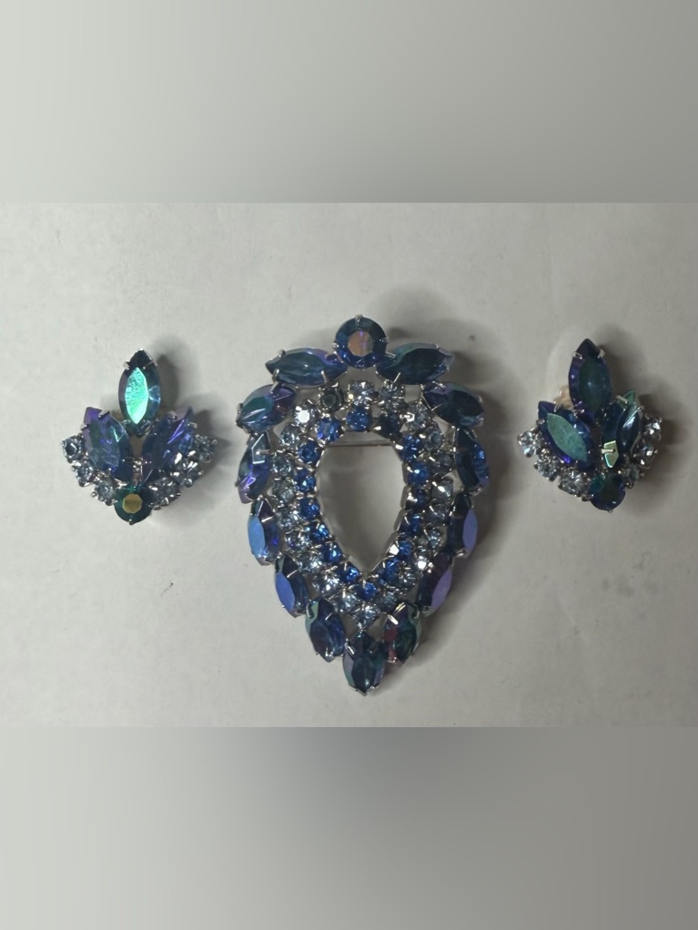 Juliana for Sarah Coventry "Blue Lagoon" AB Blue Rhinestone Brooch Earrings Set